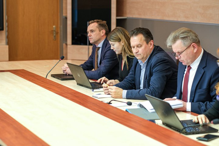 1106-sumin-susitikimas-su-gelezinkeliu-profsajunga-foto-1.jpg